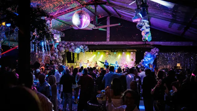 last concert cafe houston warehouse district 640w – Watercolors Roatan Honduras